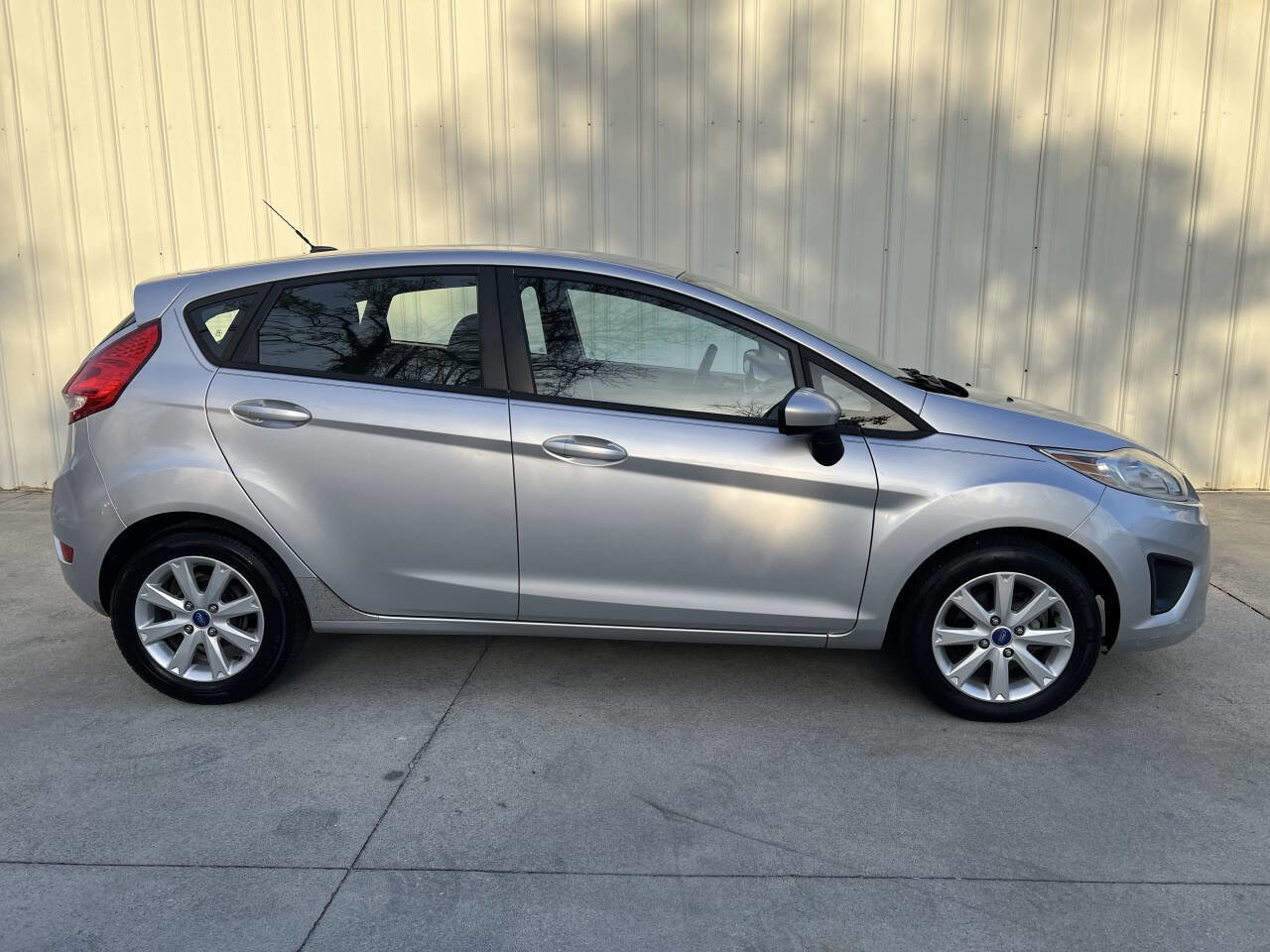 Used 2012 Ford Fiesta SE FWD image 2