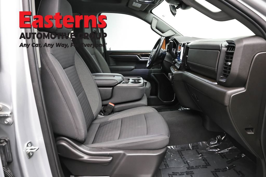 Used 2022 Chevrolet Silverado 1500 LT AWD/4WD image 26
