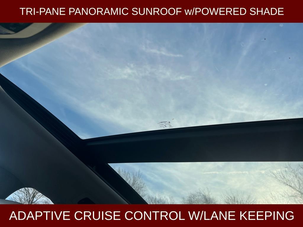 Used 2017 Chrysler Pacifica Limited w/ UConnect Theater Package image 4