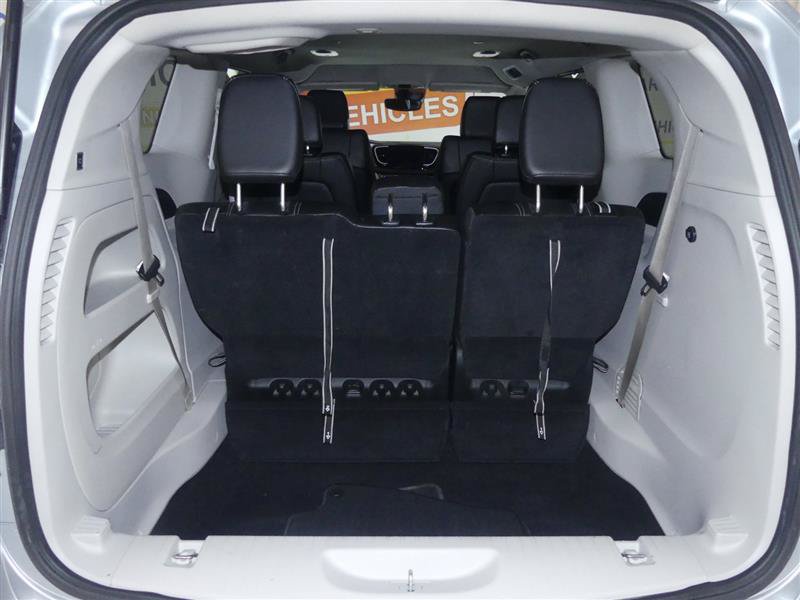 Used 2024 Chrysler Pacifica Touring-L FWD image 31