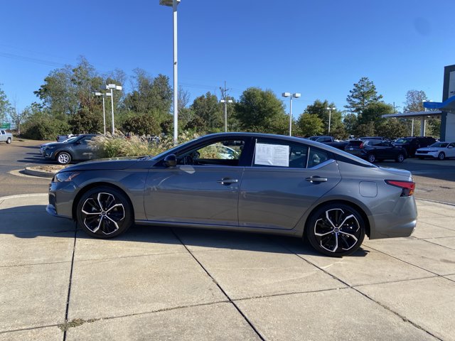 Used 2025 Nissan Altima 2.5 SR FWD image 9