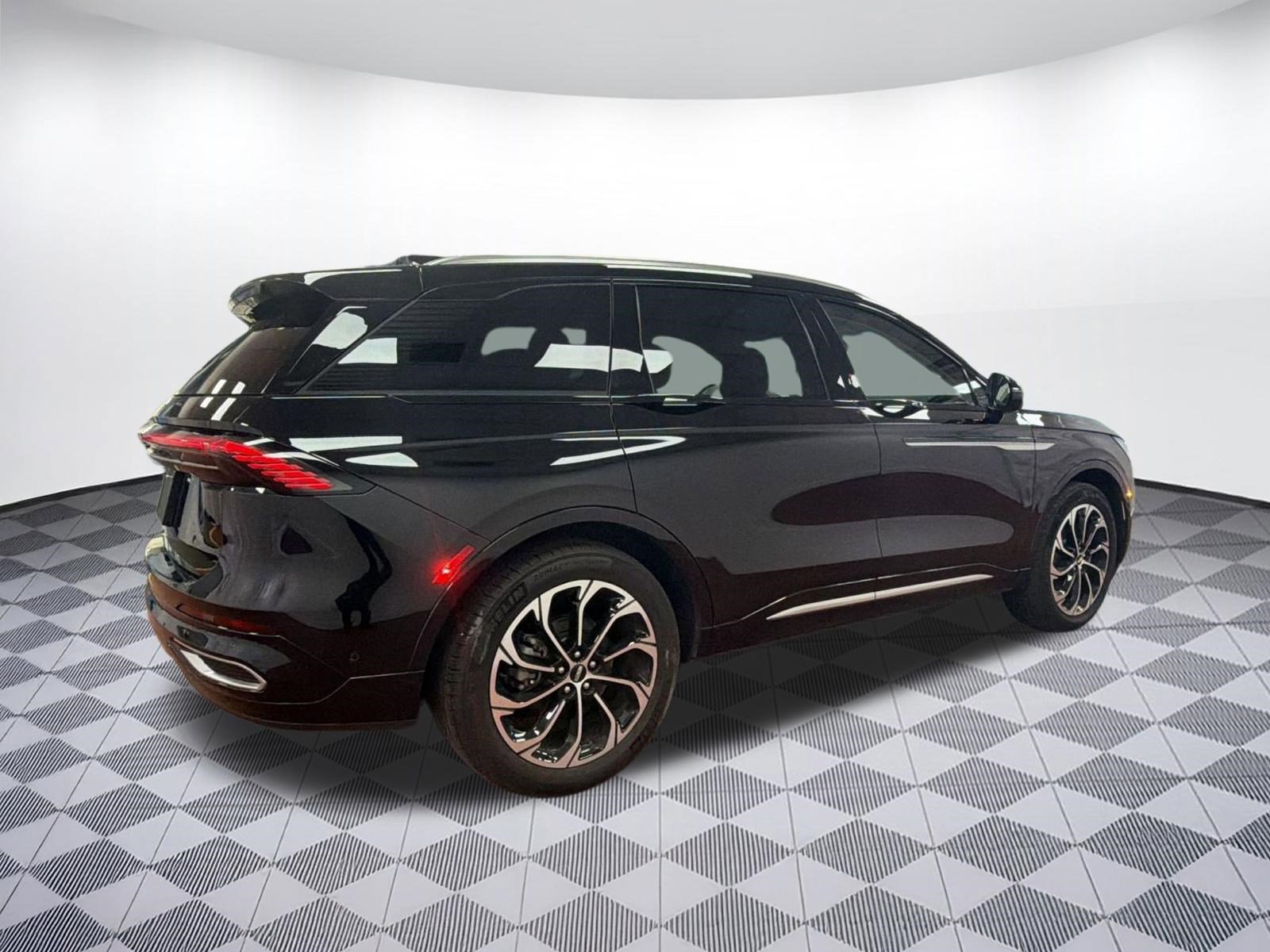 Used 2024 Lincoln Nautilus Reserve w/ Equipment Group 203A image 8