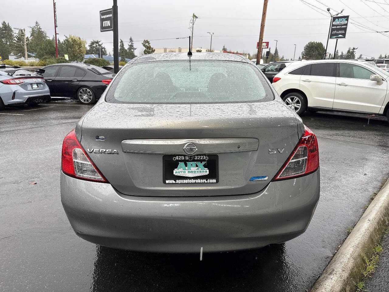 Used 2012 Nissan Versa SV image 5