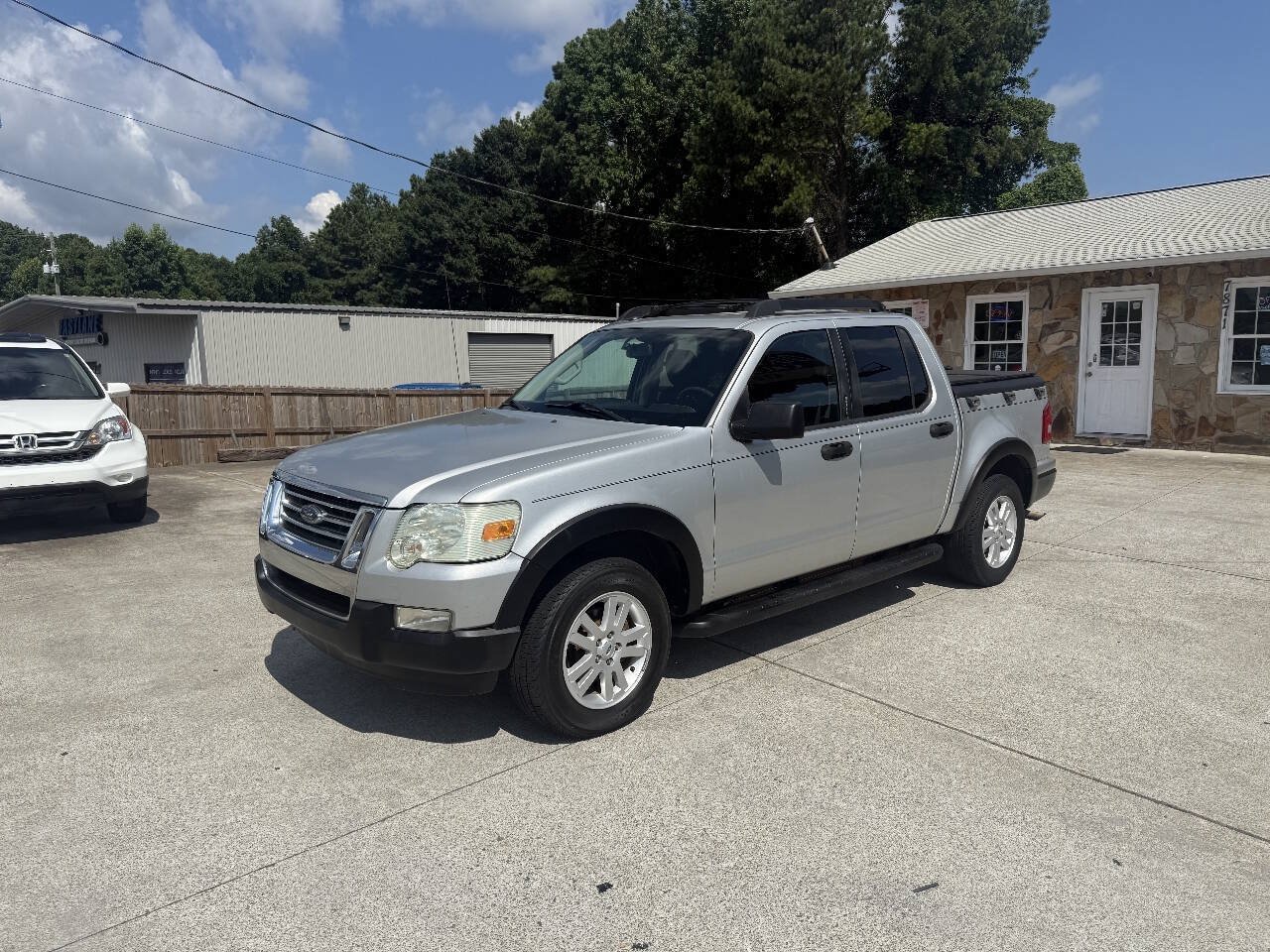 Used 2010 Ford Explorer Sport Trac XLT RWD image 3