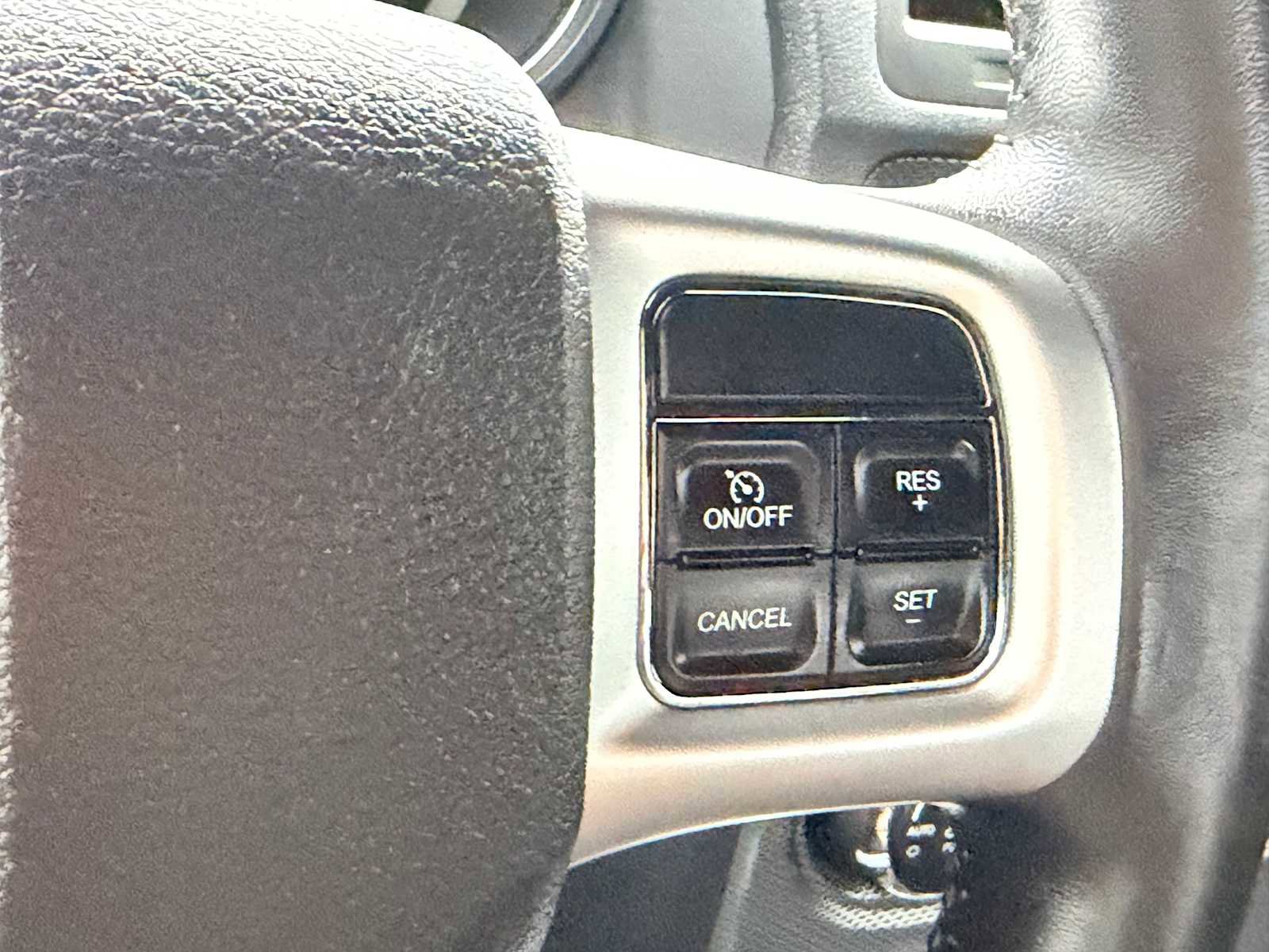 Used 2013 Dodge Challenger R/T image 22