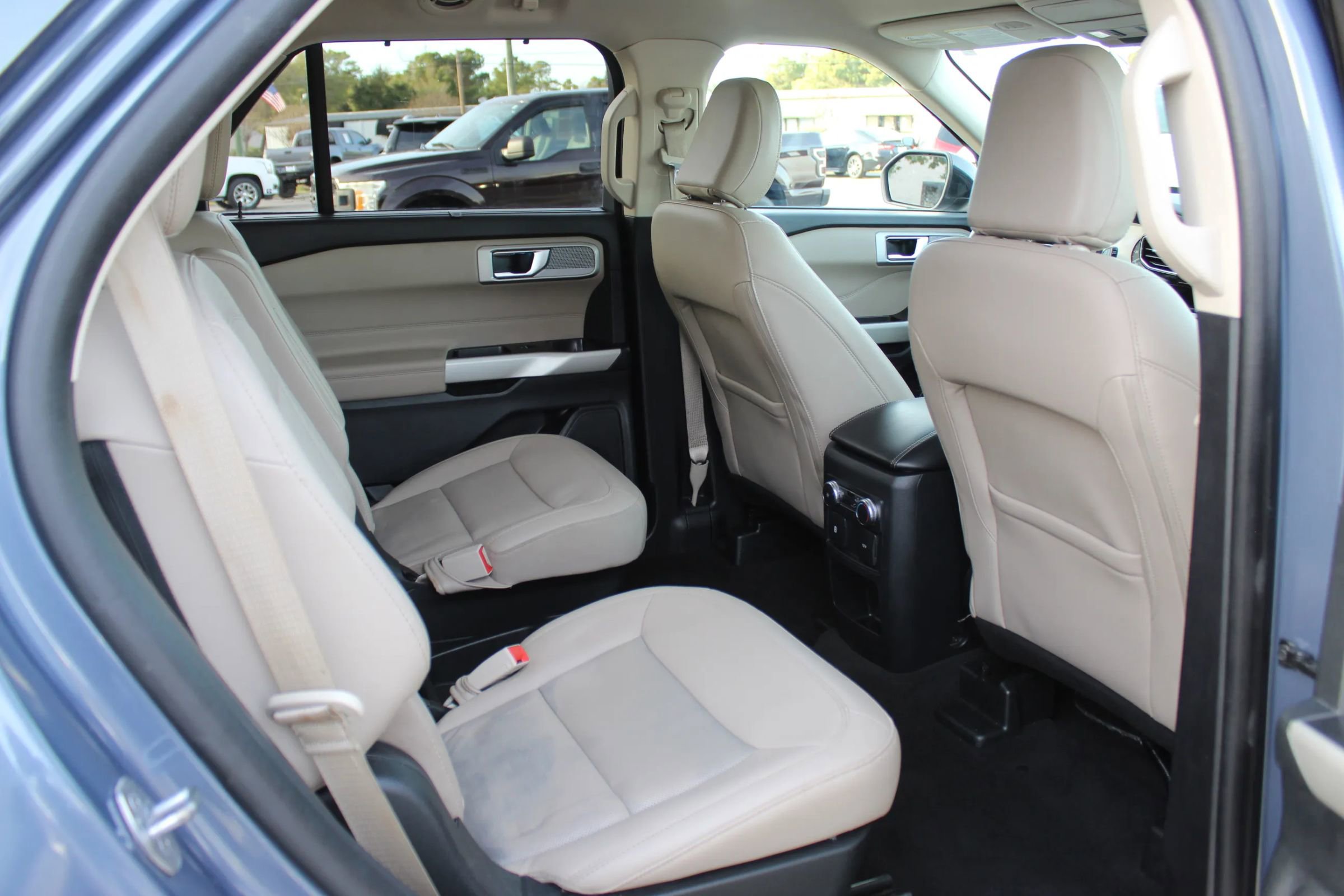 Used 2021 Ford Explorer Limited image 24