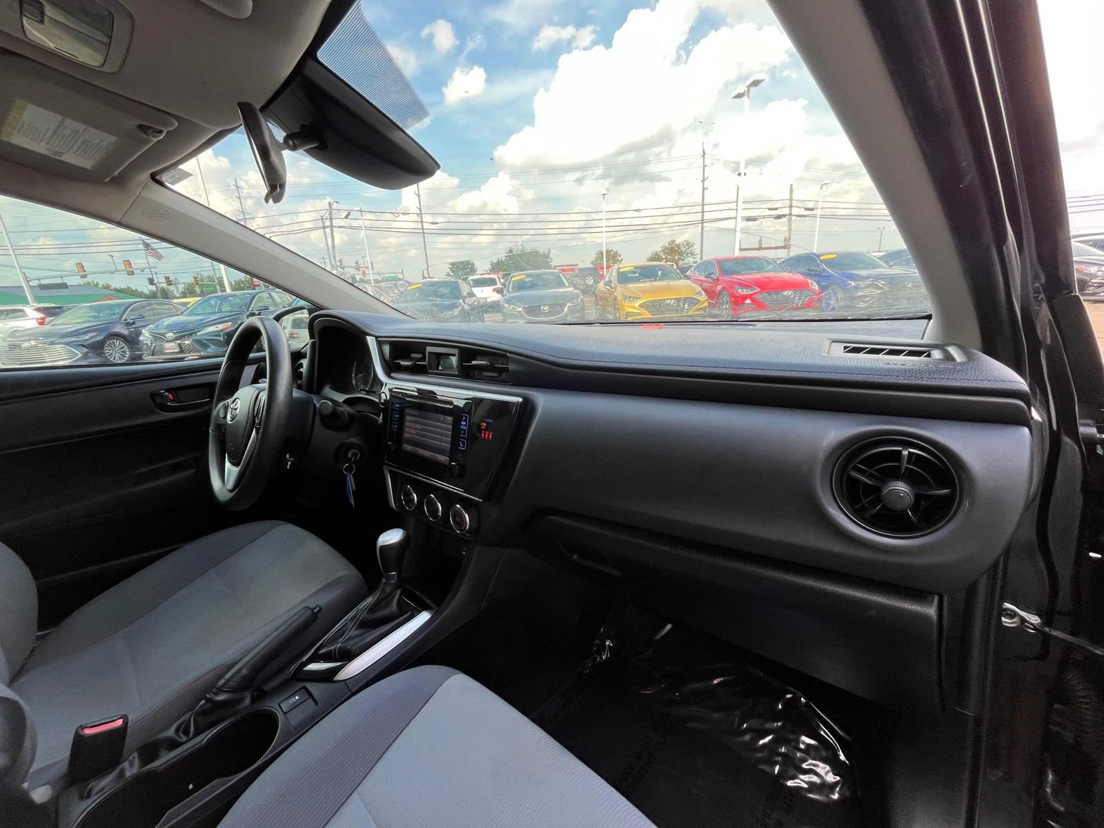 Used 2019 Toyota Corolla L FWD image 28