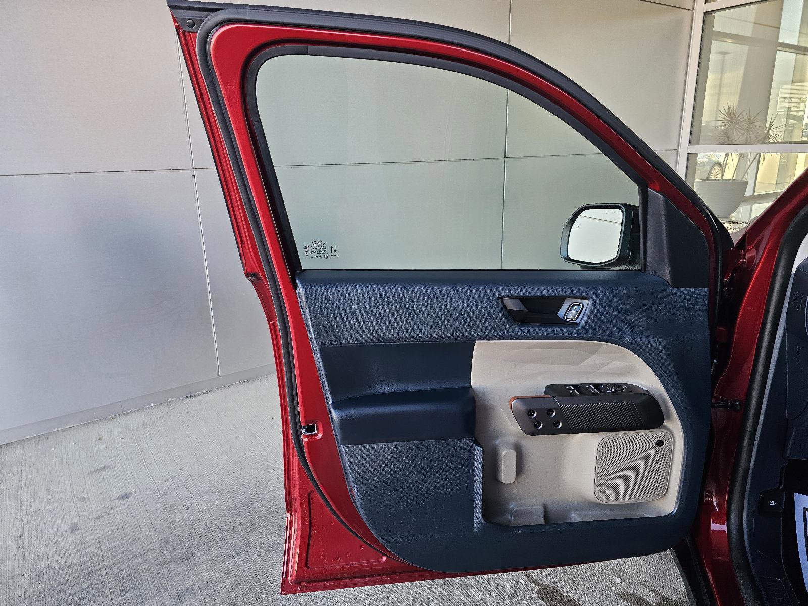 Used 2025 Ford Maverick Lariat w/ 4K Tow Package image 18