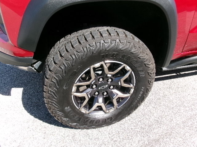 Used 2025 Chevrolet Colorado ZR2 w/ Technology Package AWD/4WD image 9