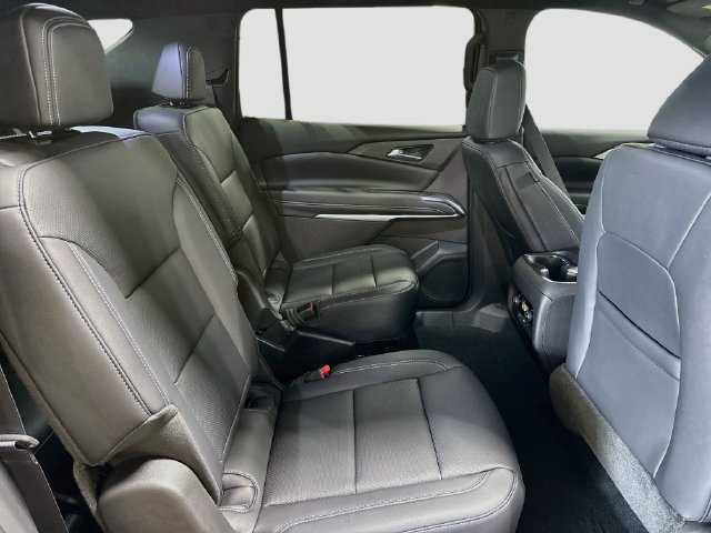 New 2027 Chevrolet Traverse LT w/ LPO, Floor Liner Package FWD image 25