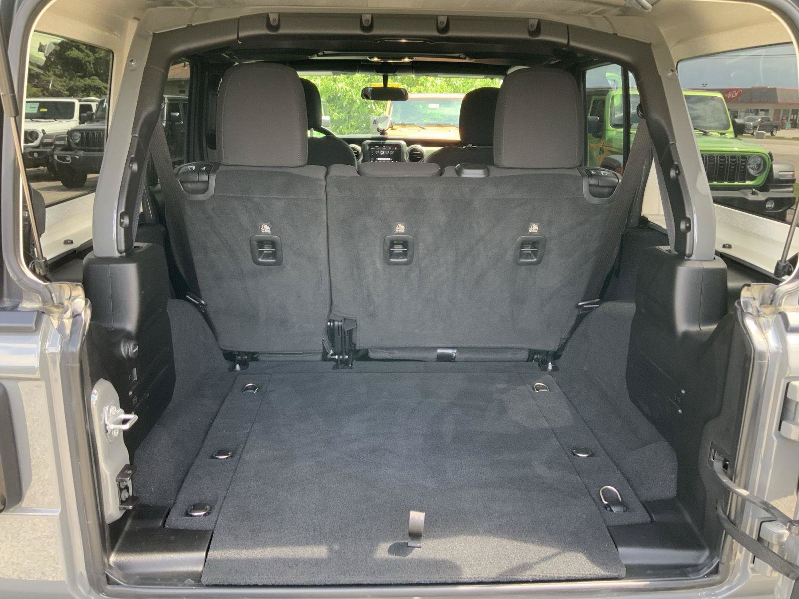 Used 2022 Jeep Wrangler Unlimited Sport AWD/4WD image 11