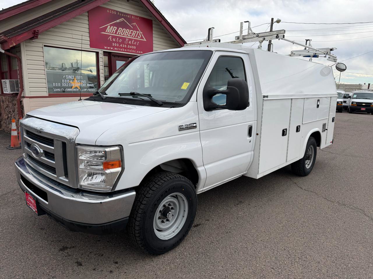 Used 2019 Ford E-350 and Econoline 350 Super Duty w/ Power Windows & Locks Group image 4