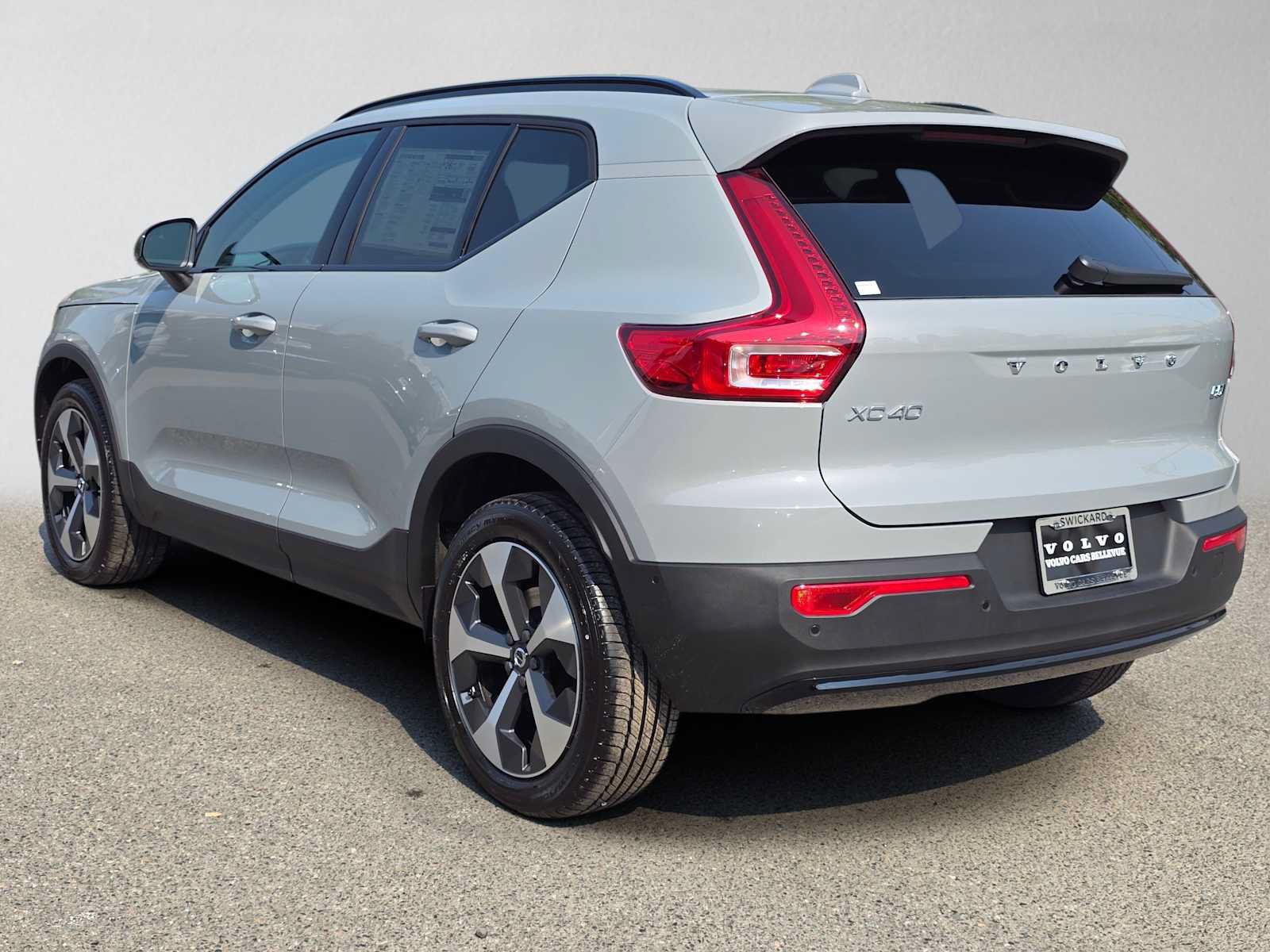 New 2026 Volvo XC40 B5 Plus w/ Protection Package Premier AWD/4WD image 5