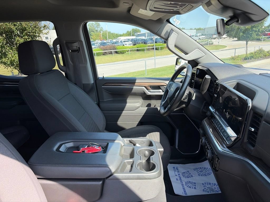 Used 2025 Chevrolet Silverado 1500 LT AWD/4WD image 29