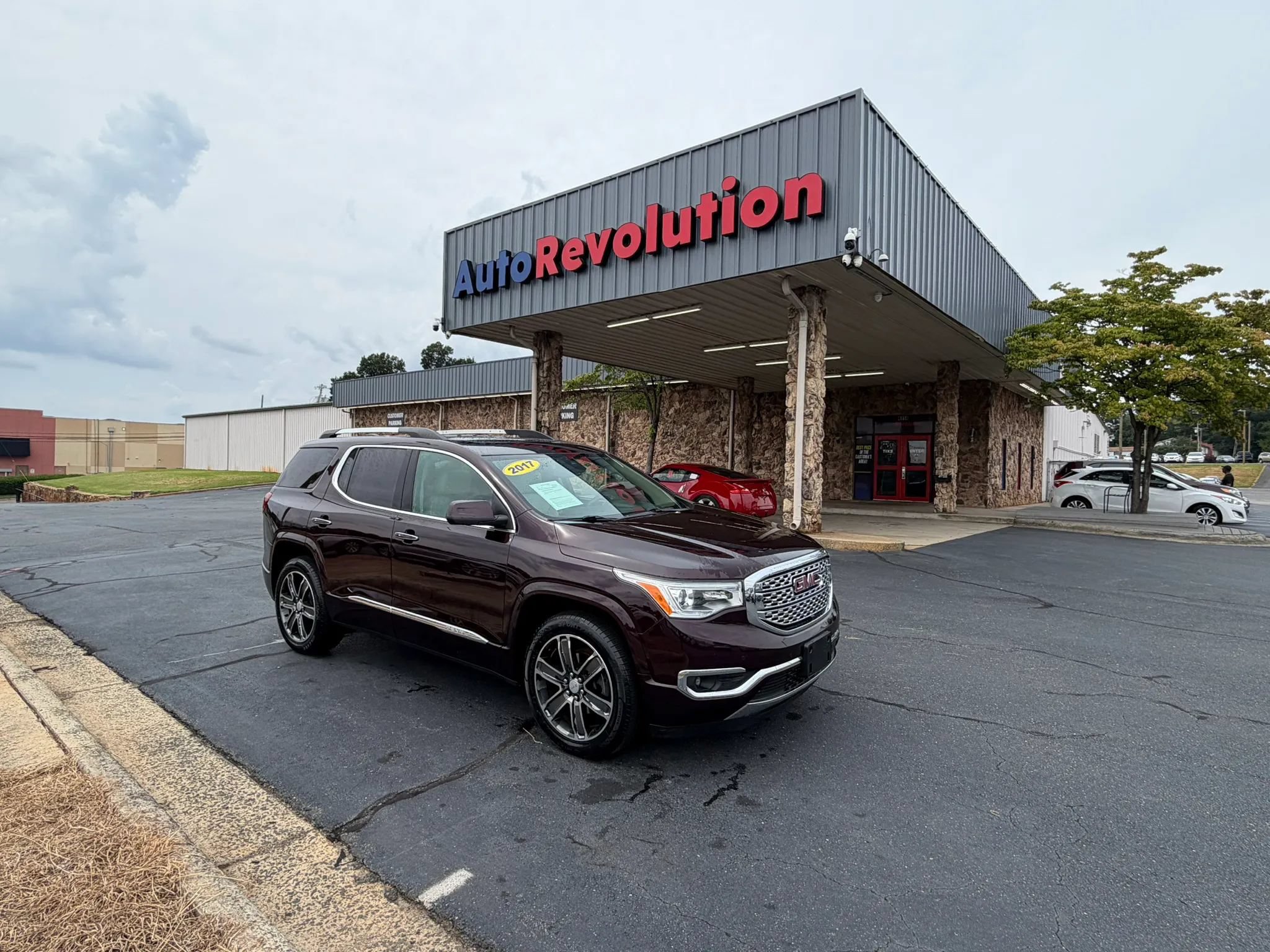 Used 2017 GMC Acadia Denali w/ Technology Package AWD/4WD image 1