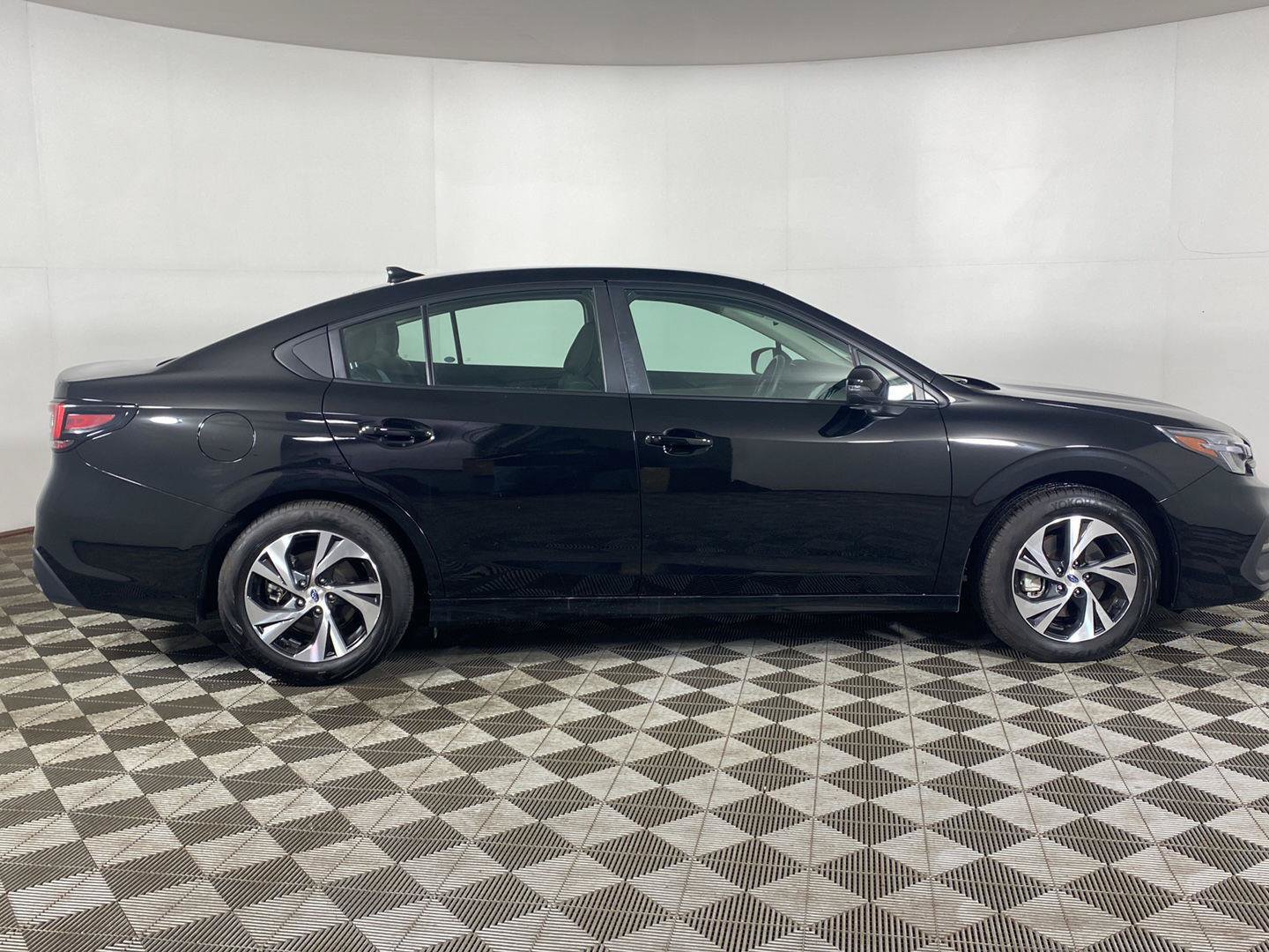 Used 2025 Subaru Legacy Premium AWD/4WD image 4