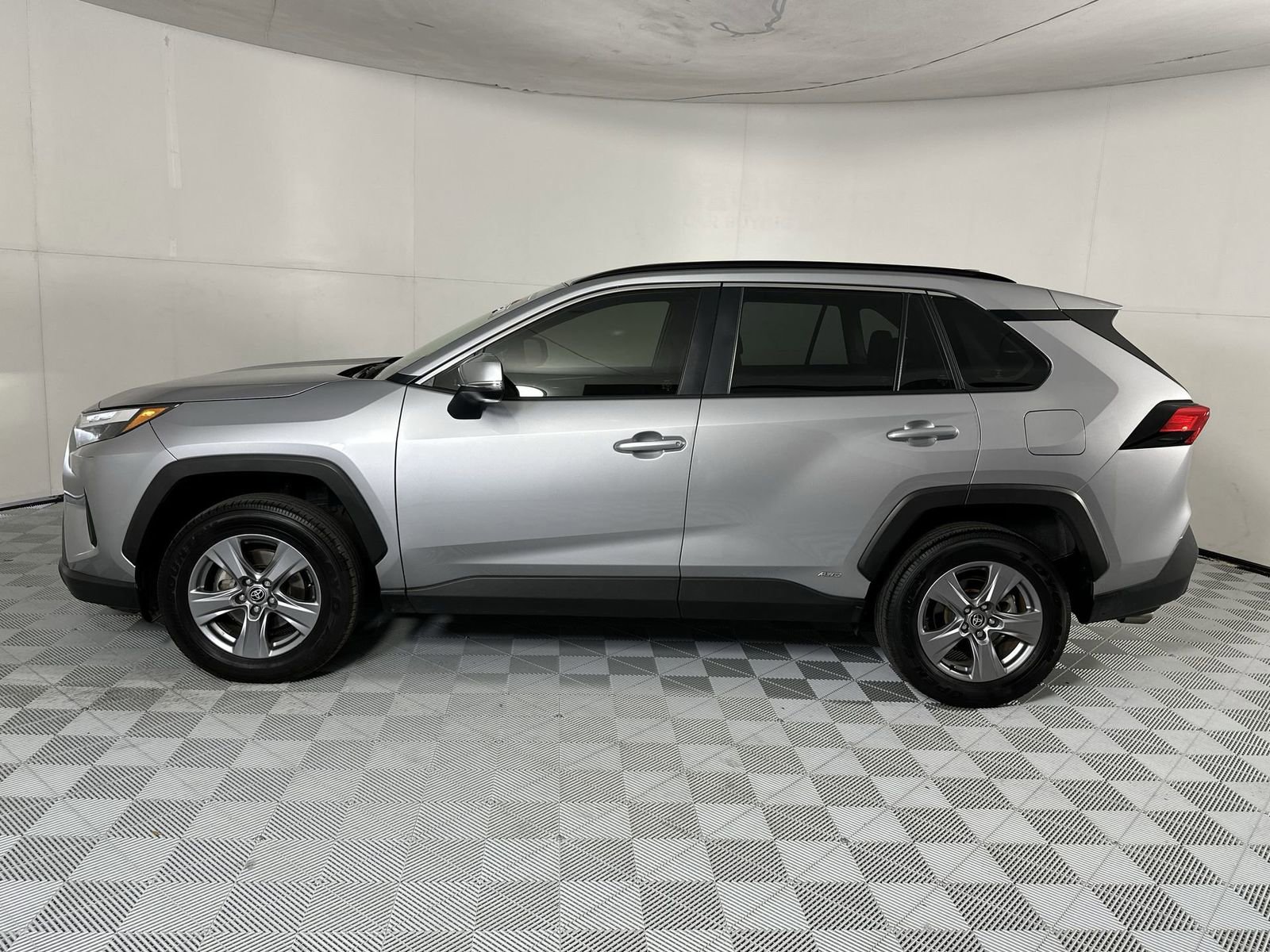 Used 2024 Toyota RAV4 XLE w/ Convenience Package AWD/4WD image 5