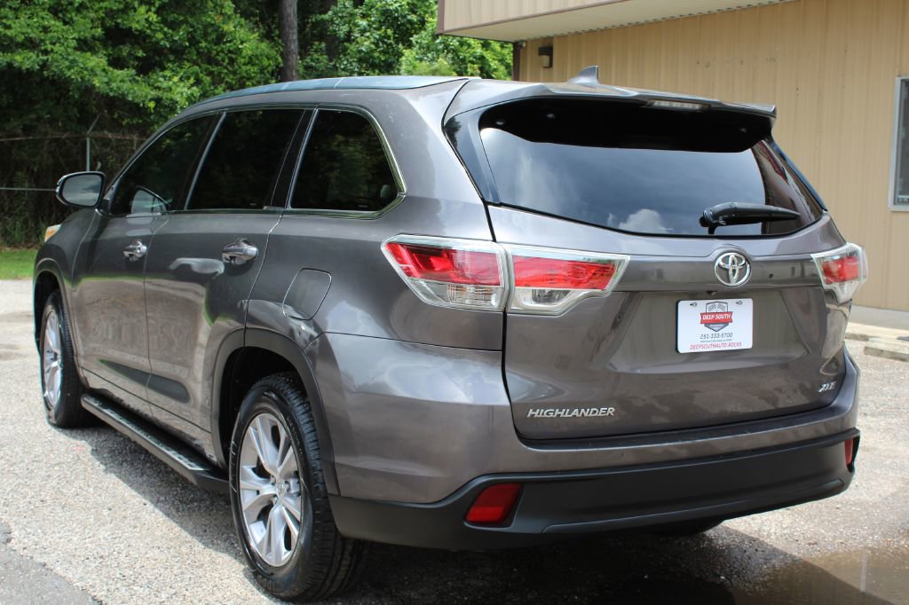Used 2015 Toyota Highlander XLE image 16