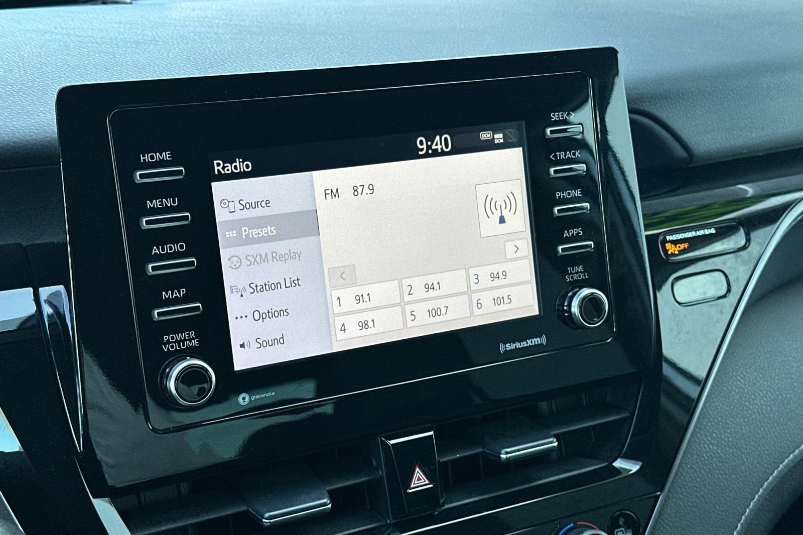 Used 2022 Toyota Camry SE w/ Carpet Mat Package (TMS) FWD image 23