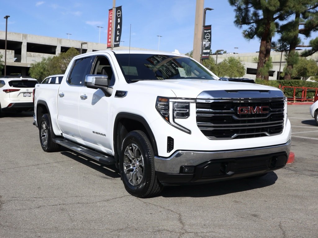 Used 2024 GMC Sierra 1500 SLT image 2