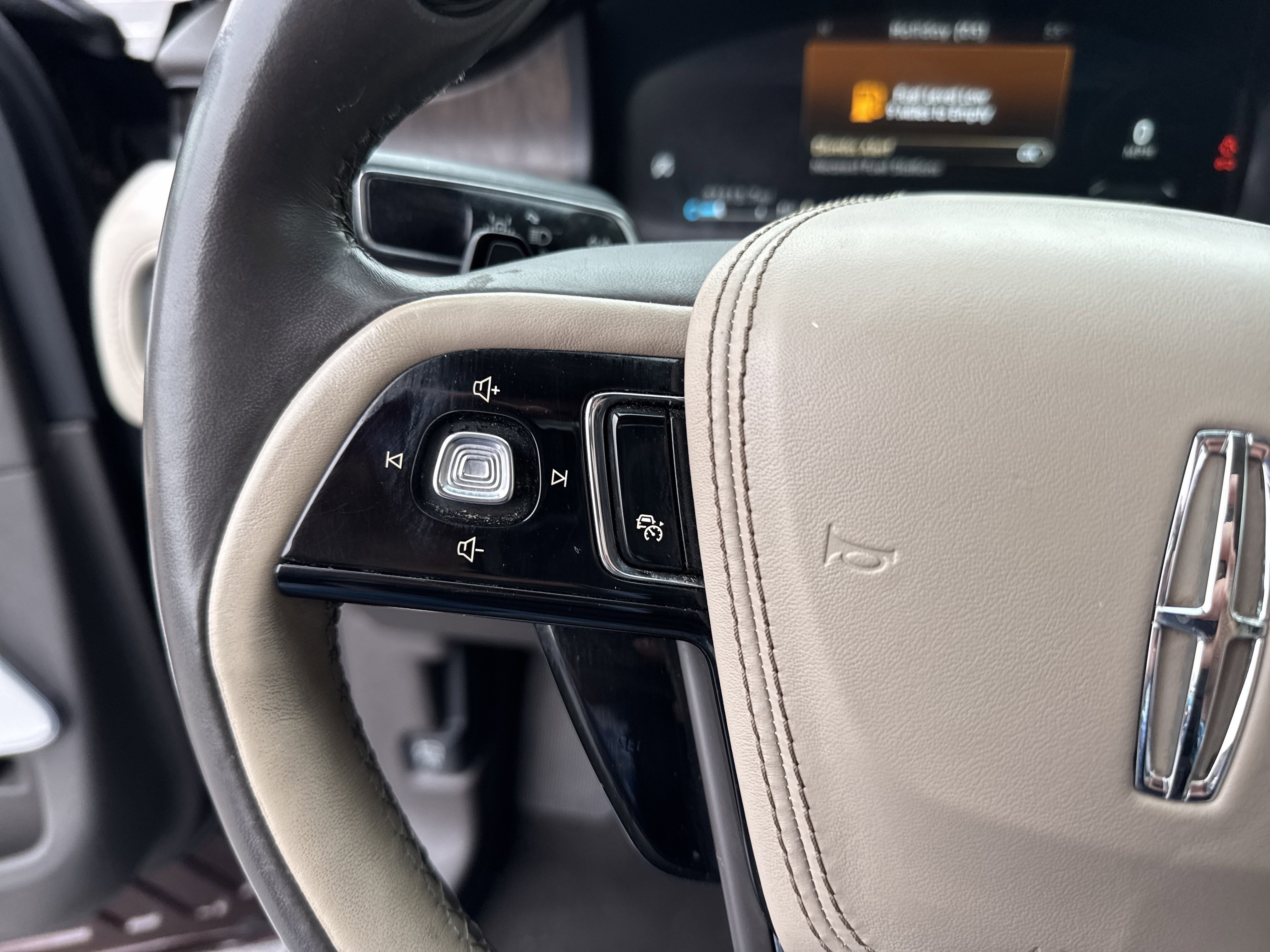 Used 2020 Lincoln Aviator Reserve w/ Equipment Group 202A image 34