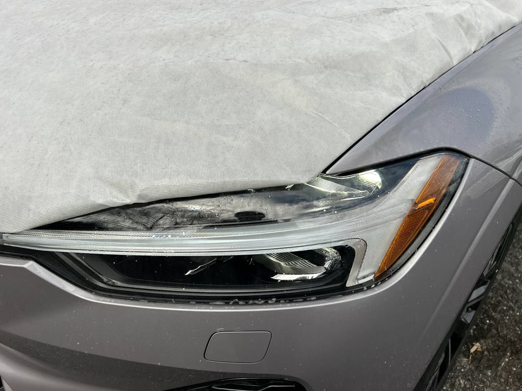 New 2026 Volvo XC60 B5 Plus w/ Protection Package Premier AWD/4WD image 7