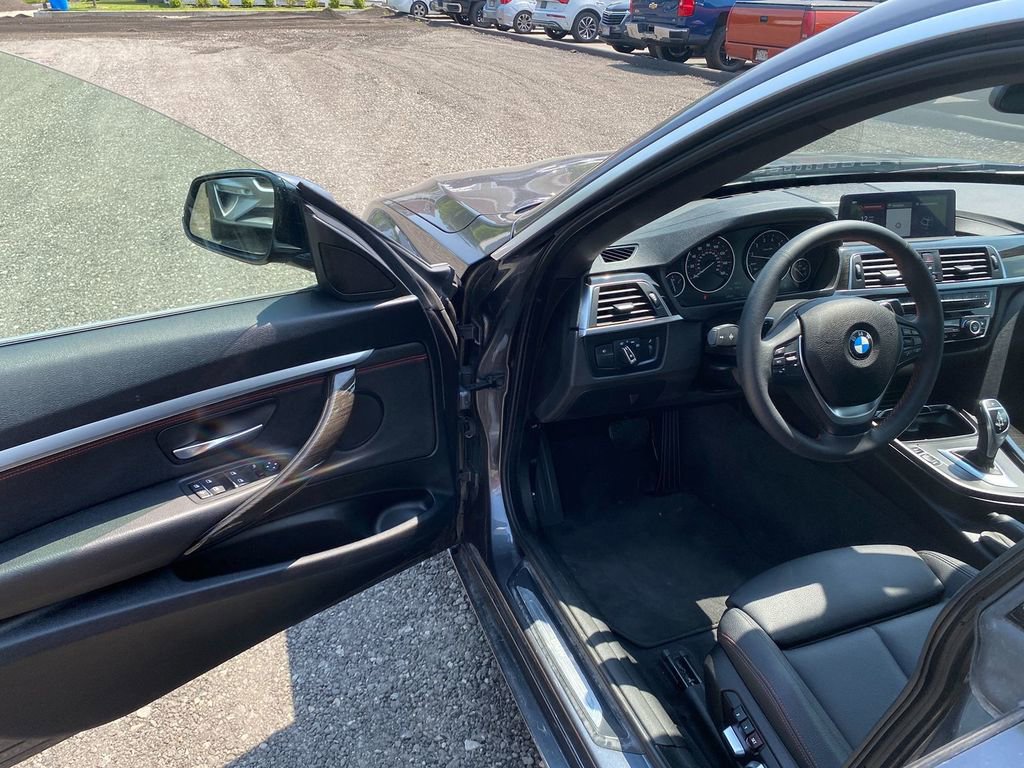 Used 2018 BMW 330i Gran Turismo xDrive image 10