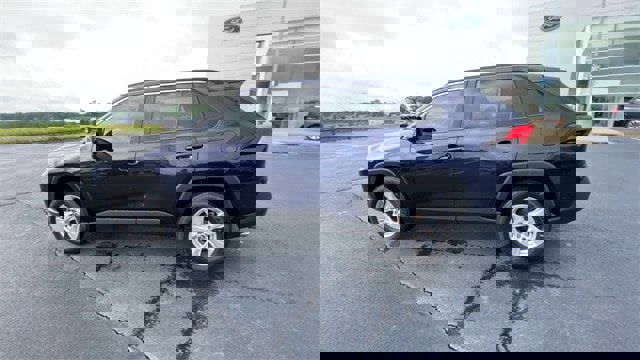 Used 2020 Toyota RAV4 XLE image 5
