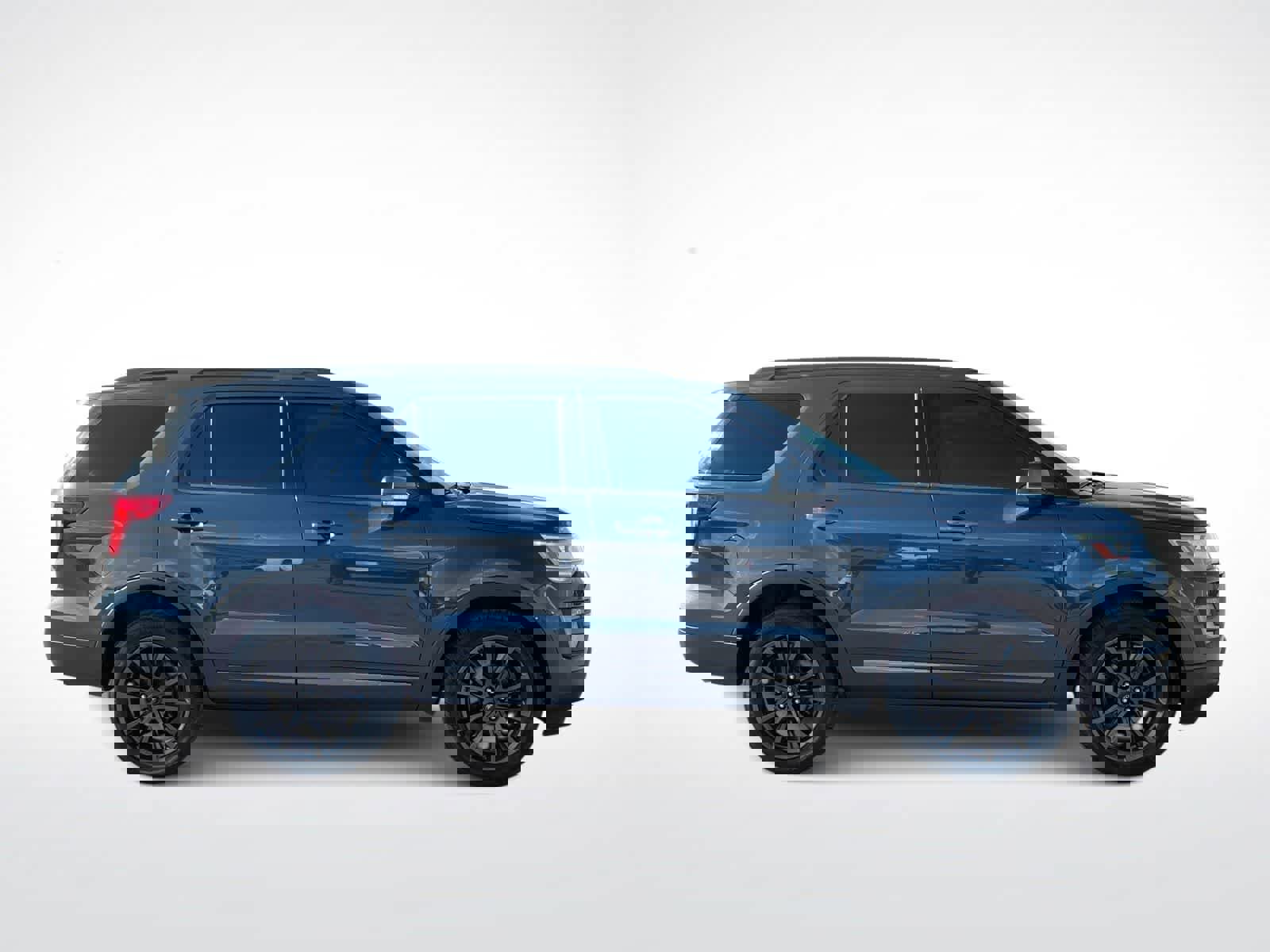 Used 2017 Ford Explorer XLT w/ Equipment Group 202A AWD/4WD image 9