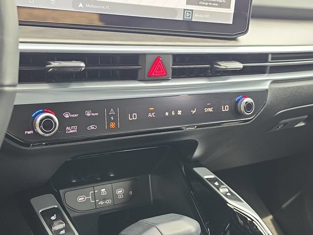 Certified 2026 Kia Sorento SX Prestige AWD/4WD image 28