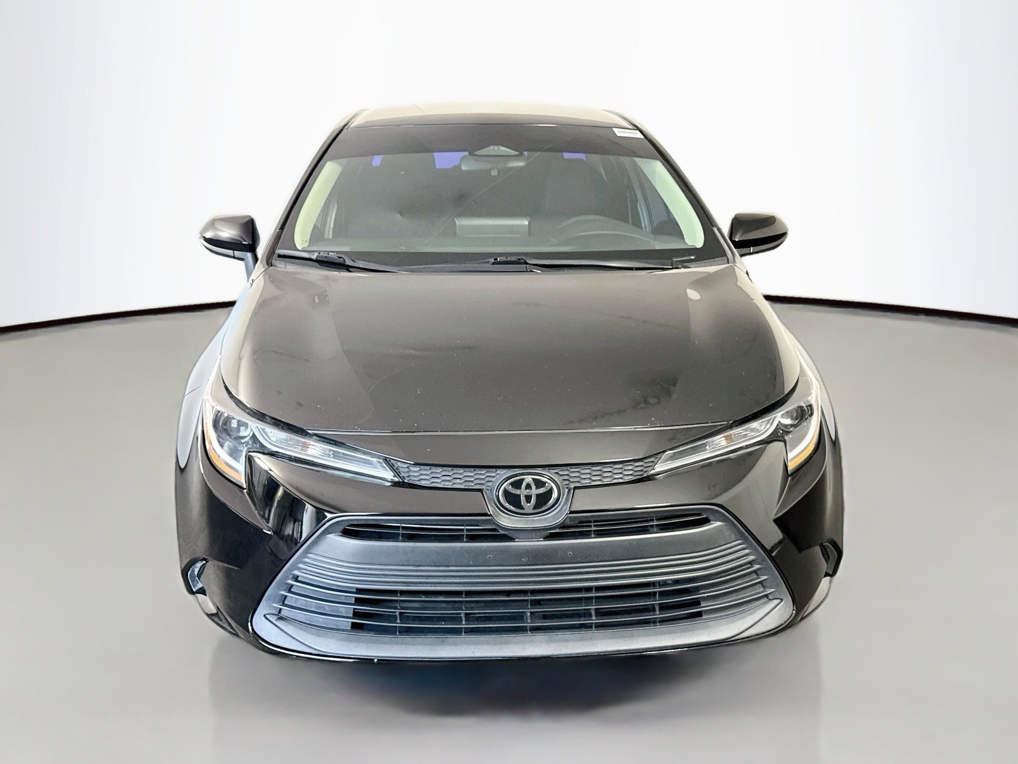 Used 2023 Toyota Corolla LE FWD image 2