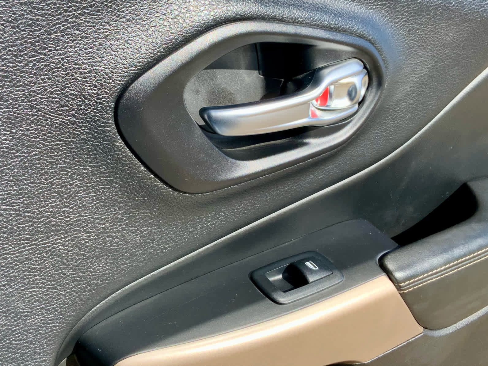 Used 2018 Jeep Cherokee Limited image 52