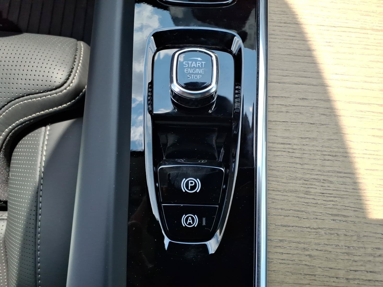New 2026 Volvo XC60 T8 Plus w/ Climate Package PRO AWD/4WD image 16
