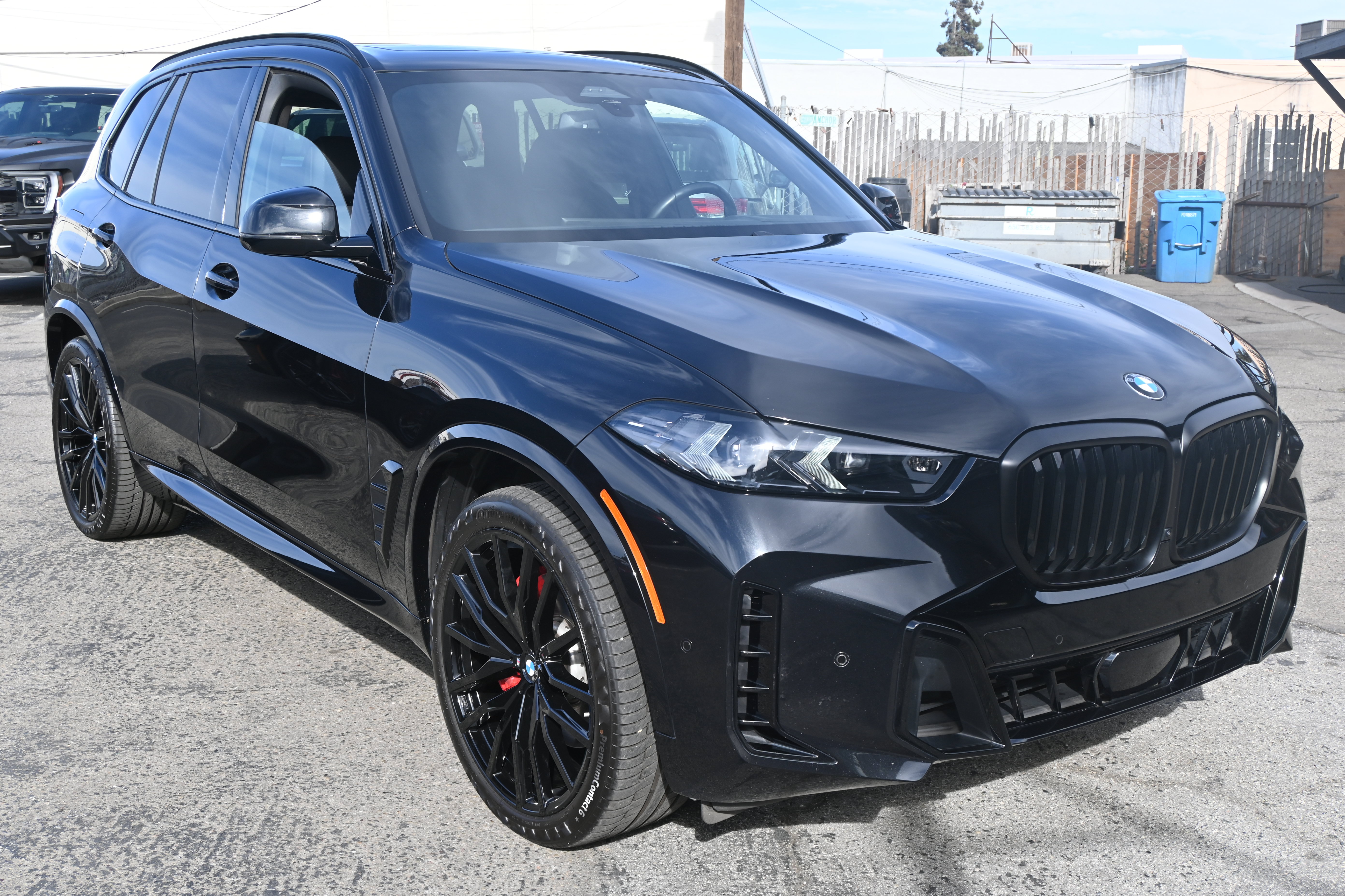 Used 2024 BMW X5 xDrive40i w/ M Sport Package AWD/4WD image 3