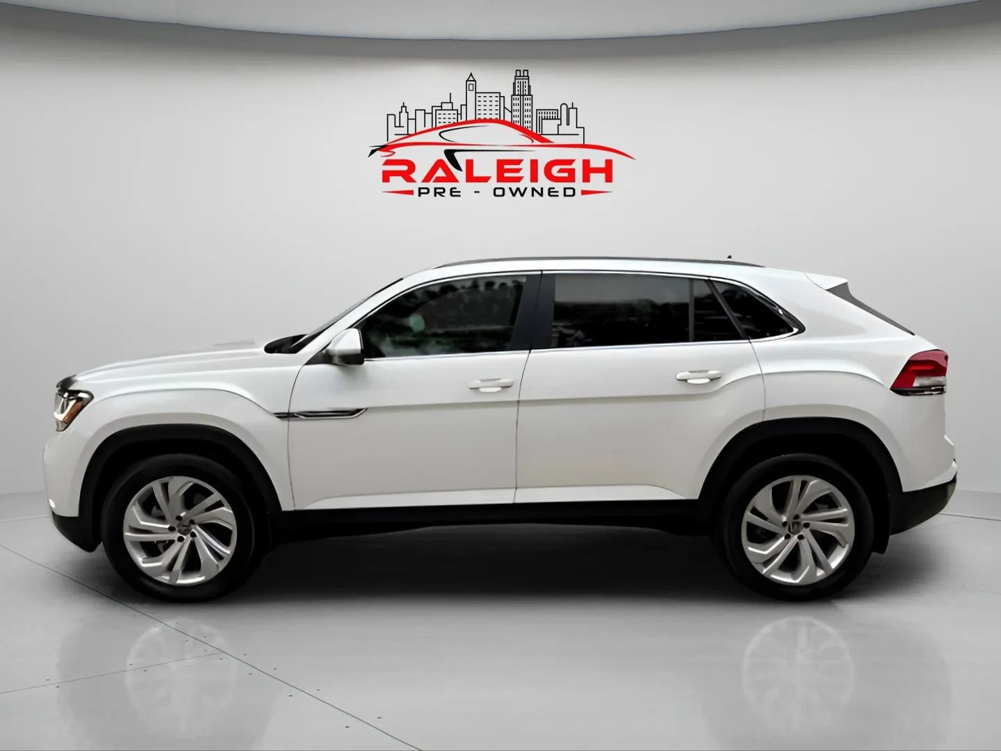 Used 2021 Volkswagen Atlas Cross Sport SEL image 2