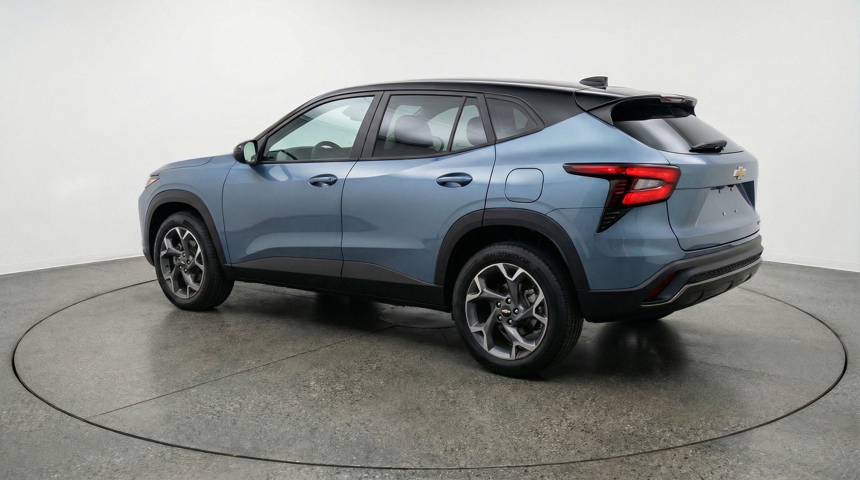 Used 2025 Chevrolet Trax LT w/ LT Convenience Package image 6