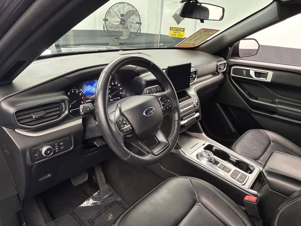 Used 2020 Ford Explorer XLT w/ Equipment Group 202A image 30