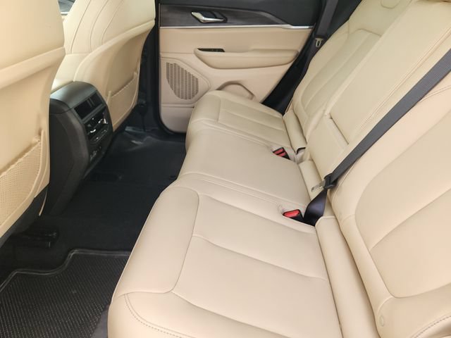 Certified 2025 Jeep Grand Cherokee Limited RWD image 36