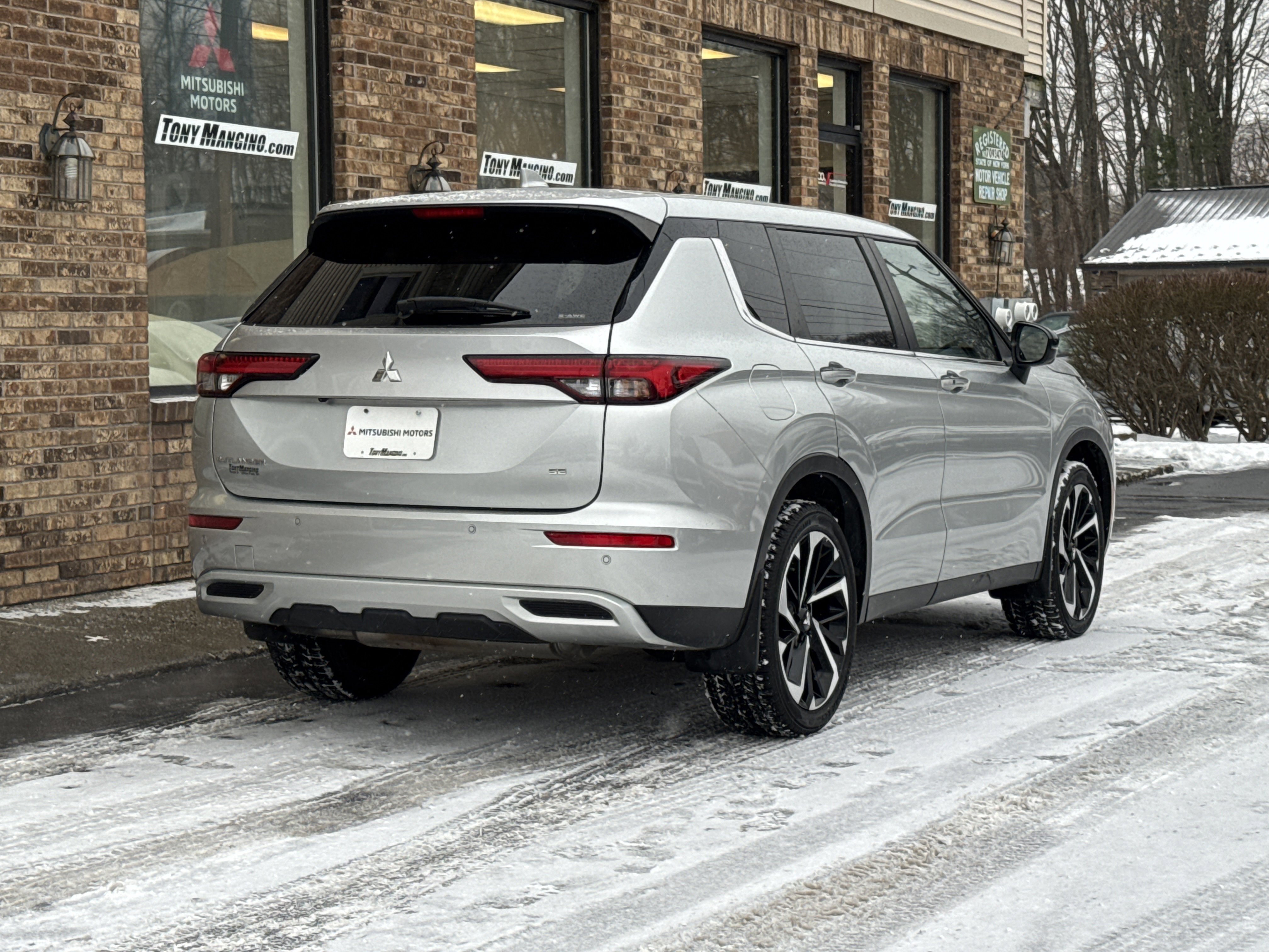 Used 2022 Mitsubishi Outlander SE image 5