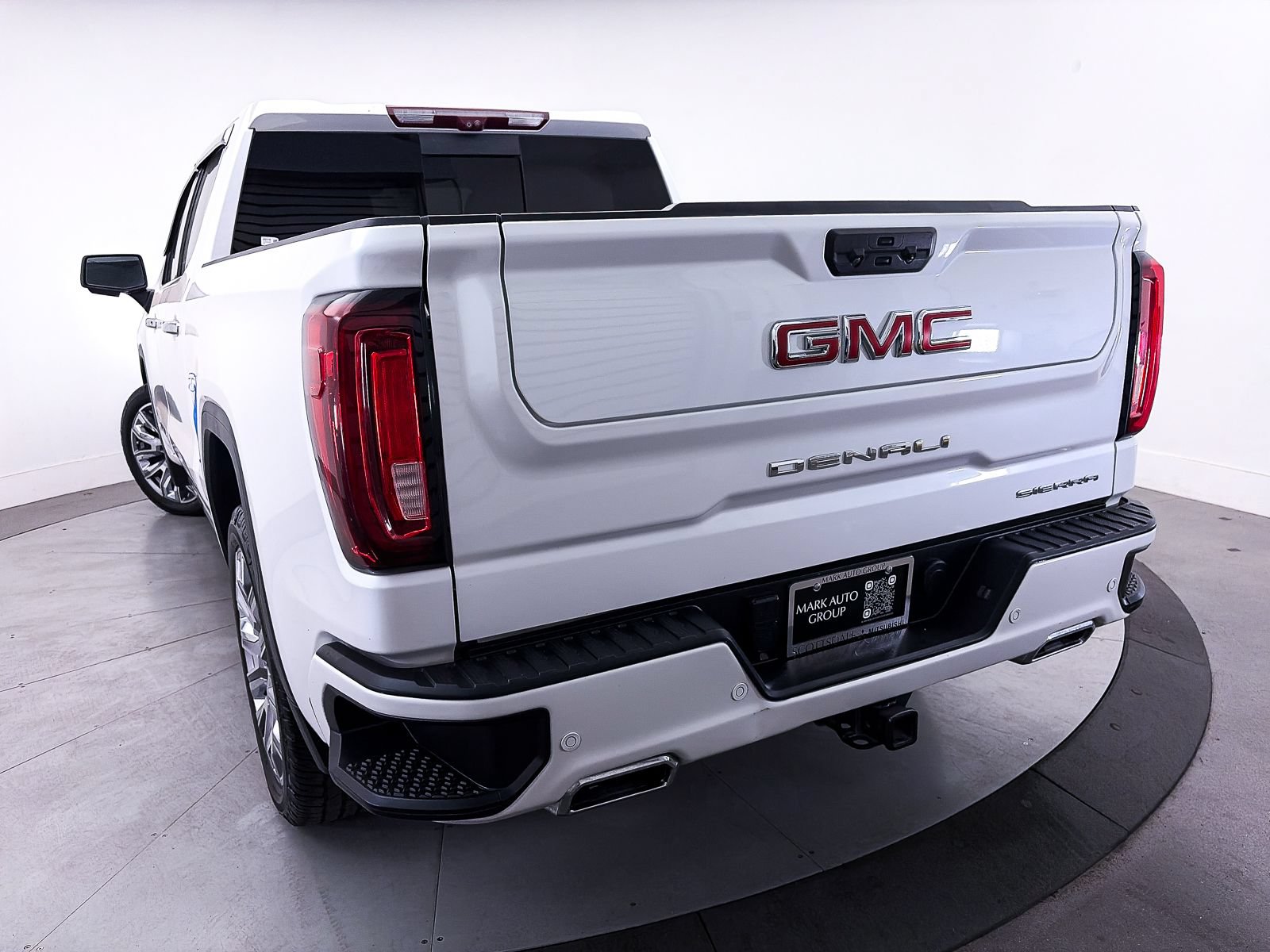Used 2023 GMC Sierra 1500 Denali w/ Denali Reserve Package AWD/4WD image 5
