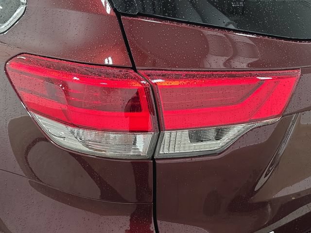 Used 2019 Toyota Highlander LE AWD/4WD image 31