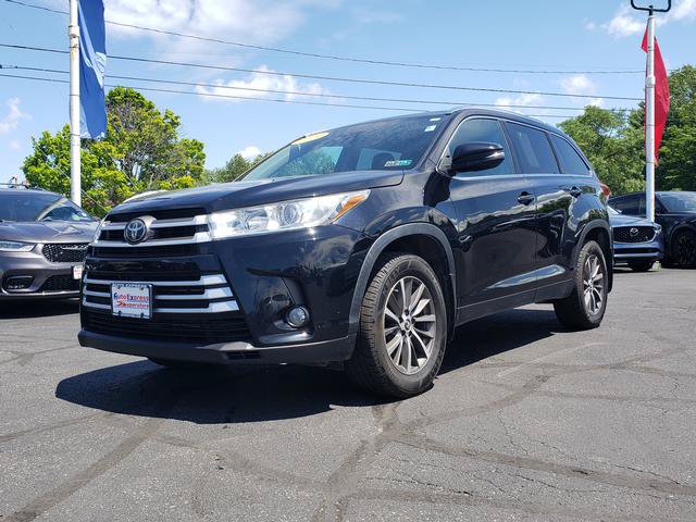 Used 2019 Toyota Highlander XLE AWD/4WD image 3