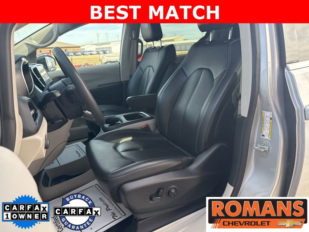 Used 2024 Chrysler Pacifica Touring-L FWD image 12