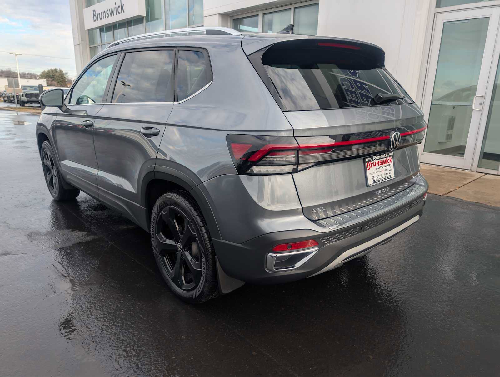 Certified 2025 Volkswagen Taos SEL w/ Taos Adventure Package image 5