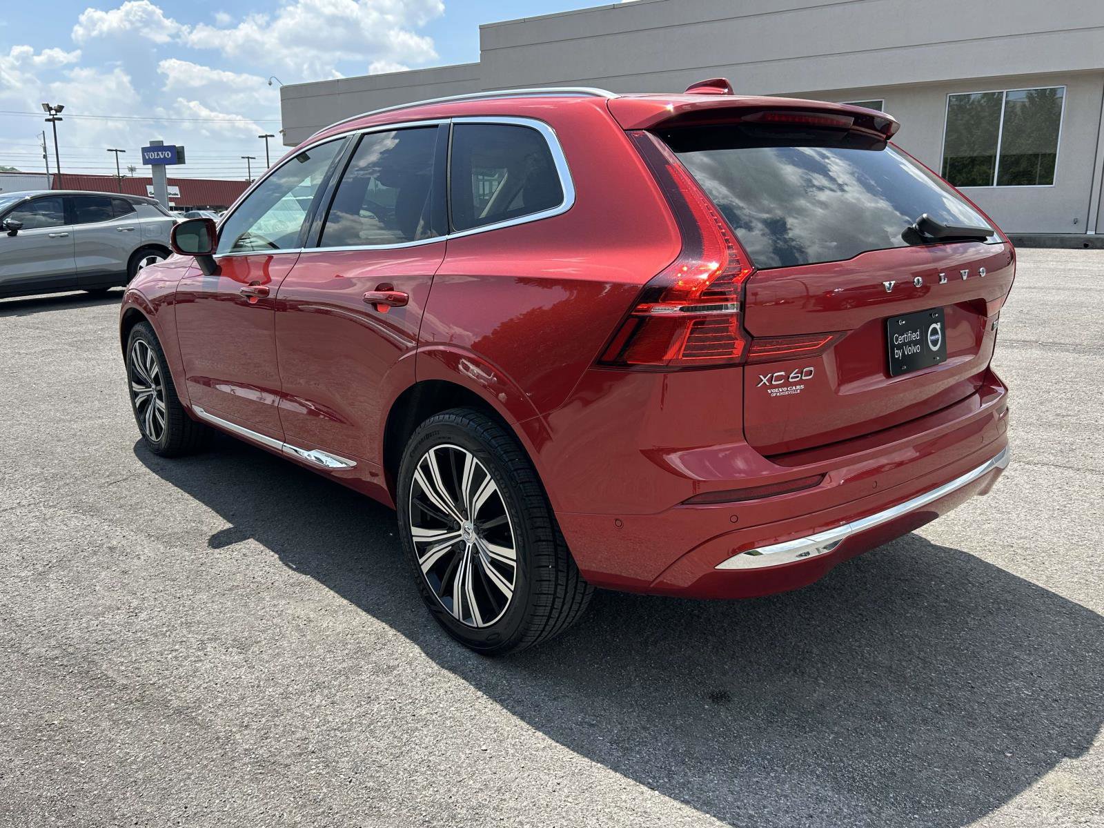 Certified 2023 Volvo XC60 B5 Plus w/ Climate Package AWD/4WD image 5