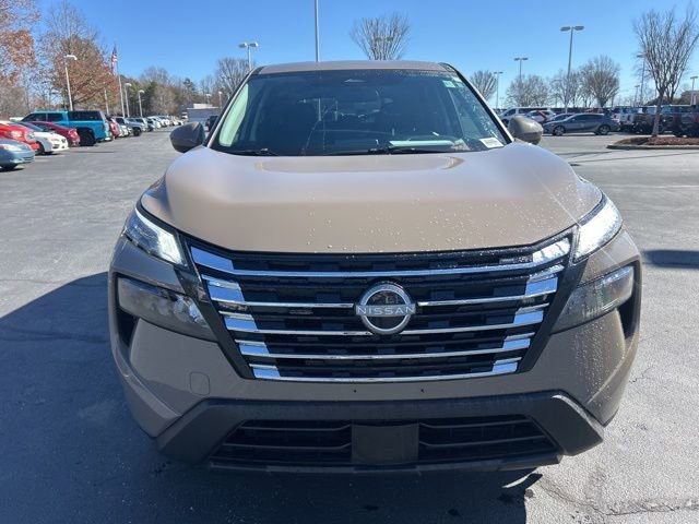 Used 2025 Nissan Rogue SV image 2