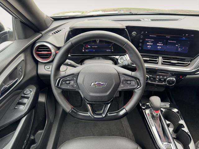 Used 2025 Chevrolet Trax RS FWD image 12