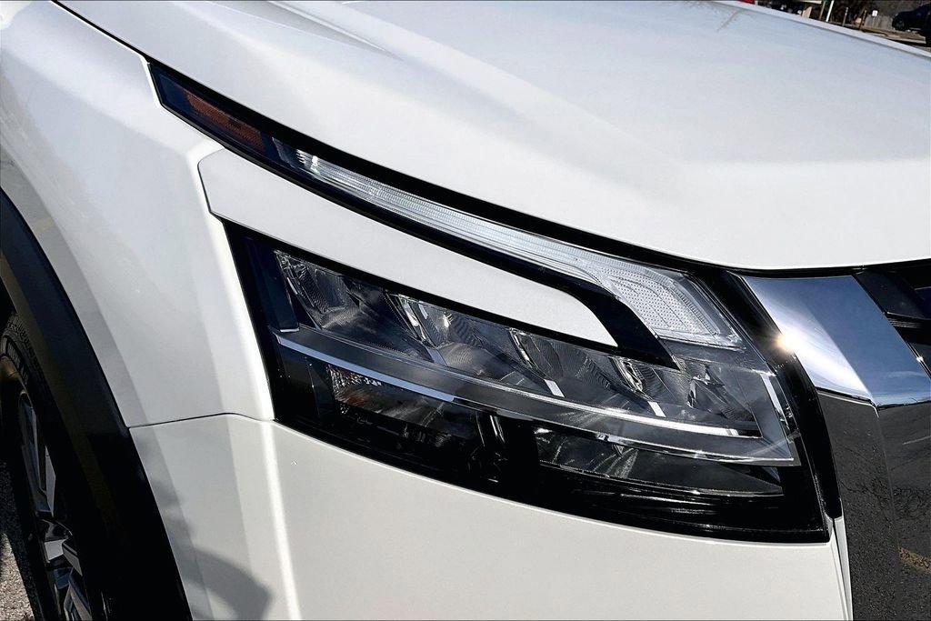 Used 2024 Nissan Pathfinder SL FWD image 30