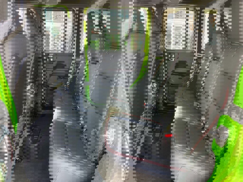 Used 2025 Jeep Wrangler Unlimited Rubicon image 13