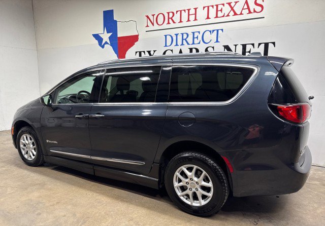 Used 2020 Chrysler Pacifica Touring-L image 9